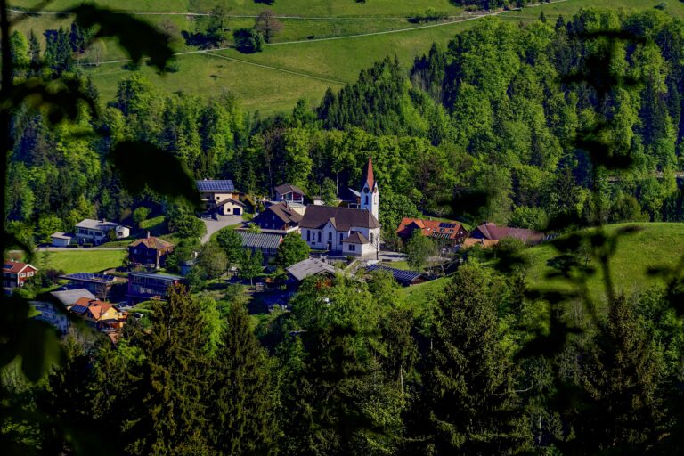 walter-sturn-ovcIQO6CfHw-unsplash (1)